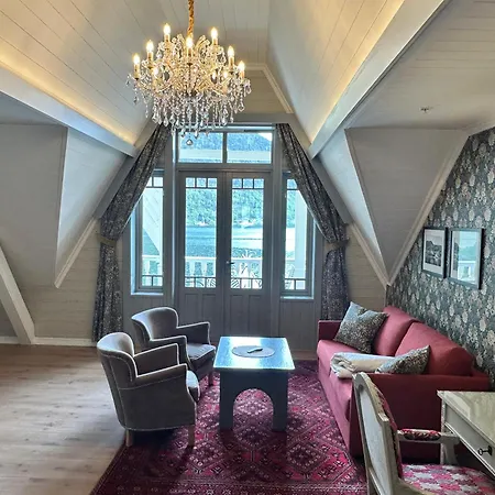 Hofslund Fjord Hotel 4*