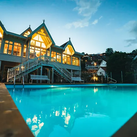Hofslund Fjord 4*