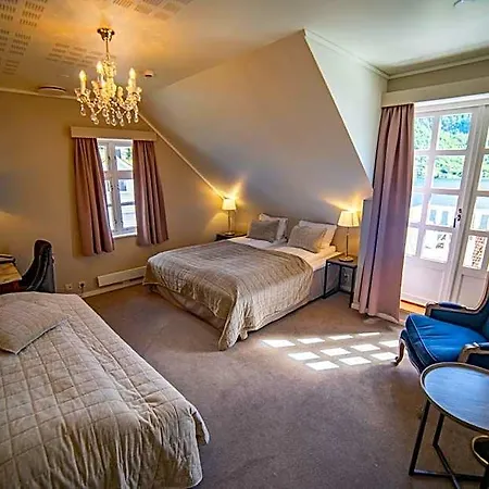 Hofslund Fjord 4*