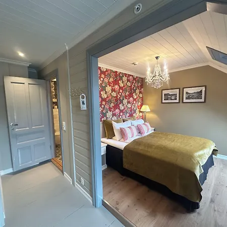Hofslund Fjord 4*