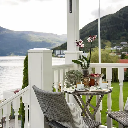 Hofslund Fjord 4*