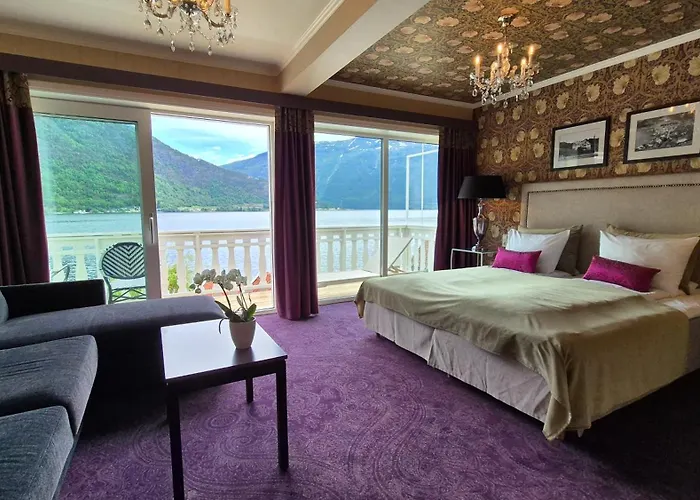 Hofslund Fjord Hotel 3*