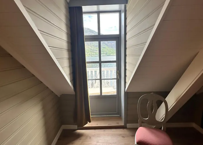 Hofslund Fjord Hotel 3*