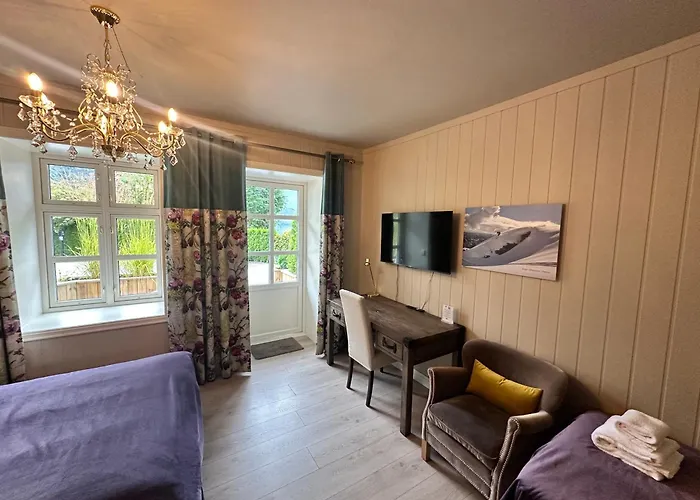 Hofslund Fjord Hotel 3*