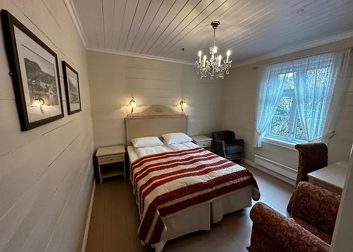 Hofslund Fjord Hotel 3*